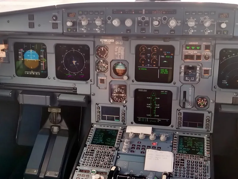 Poste de pilotage d'un Airbus A321 de ligne