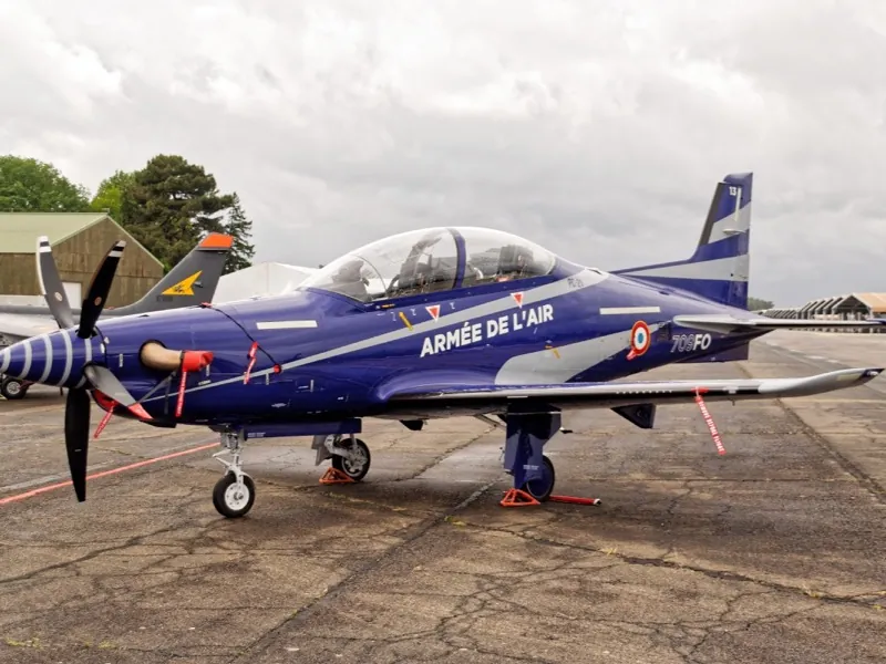 Un Pilatus PC-21 de l'Armée de l'Air, avion école des pilotes de chasse, sur le tarmac de Mont-de-Marsan